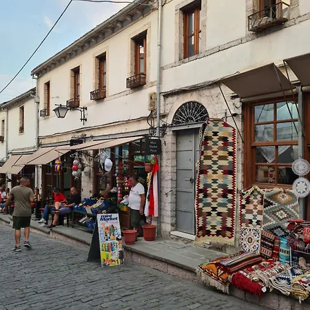 Santa Room-old Bazaar Center-gjirokaster 3*
