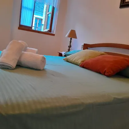Santa Room-old Bazaar Center-gjirokaster Penzion 3*