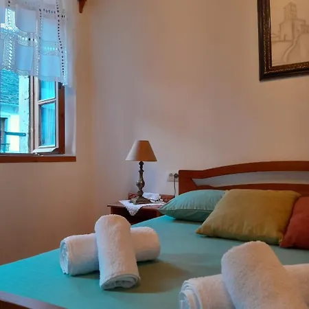 Santa Room-old Bazaar Center-gjirokaster Maison d'hôtes Gjirokastër