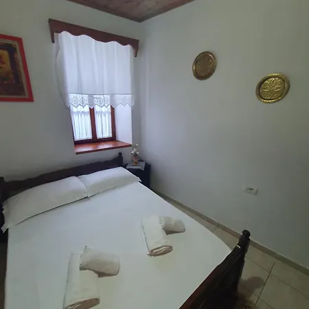 Santa Room-old Bazaar Center-gjirokaster Gjirokastër