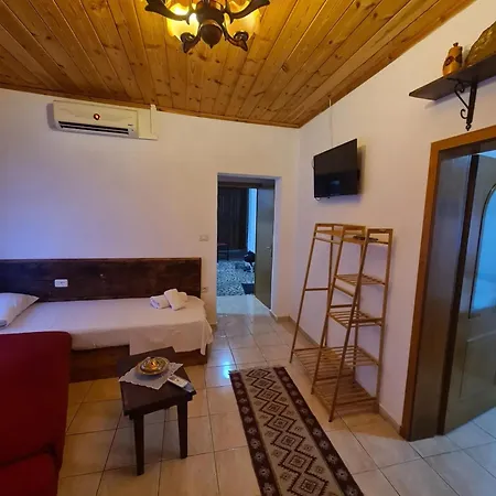 Santa Room-old Bazaar Center-gjirokaster Penzion 3*