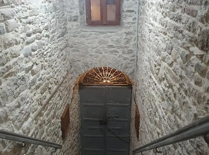 Santa Room-old Bazaar Center-gjirokaster Gasthof 3*