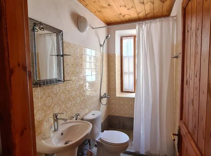 Santa Room-old Bazaar Center-gjirokaster 3*